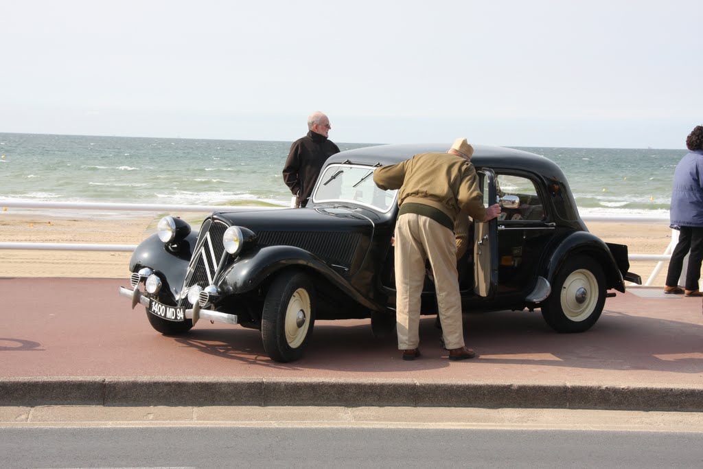 Military vehicle parade 8th of May 2010 at Villers-sur-Mer, Normandy by rolfrudiR667