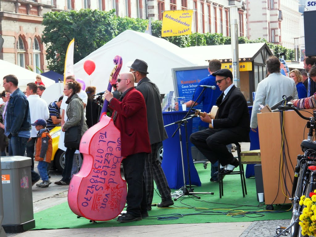 Schweriner Altstadtfest 2010 by Burkhard Scheller