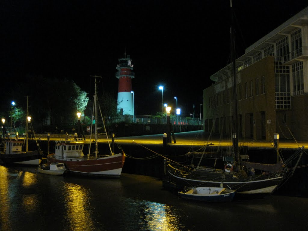 Hafen in Büsum bei Nacht by Sven Messerschmidt