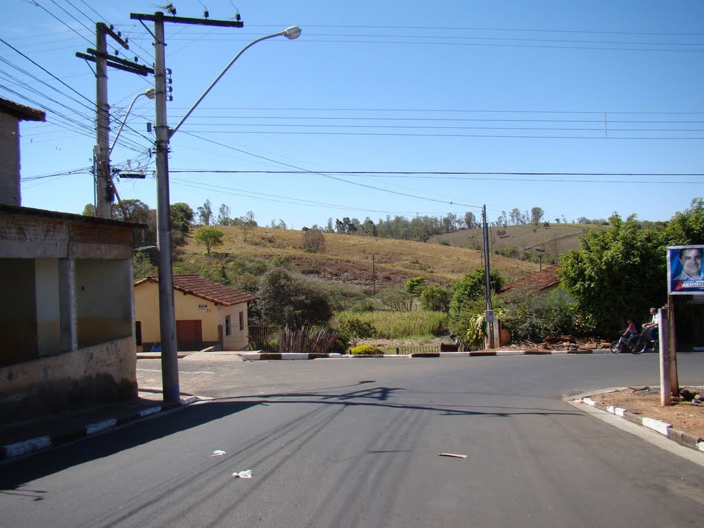 Rua Genoveva de Padua Bernardes no bairro Sto Antonio. by Alexandre Bonacini