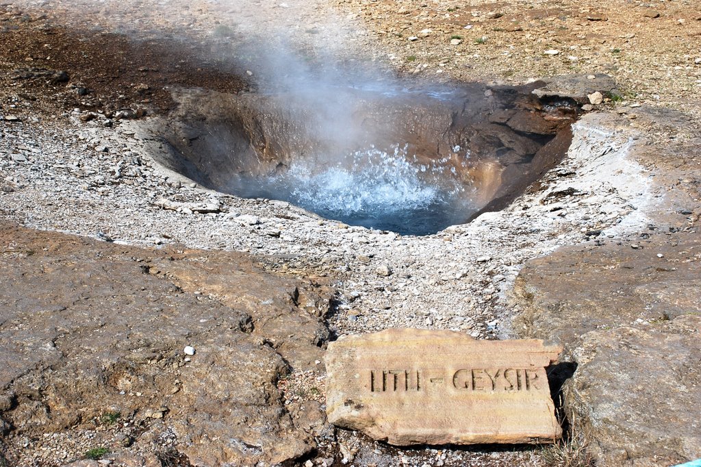 Litli geysir by Flurin Juvalta