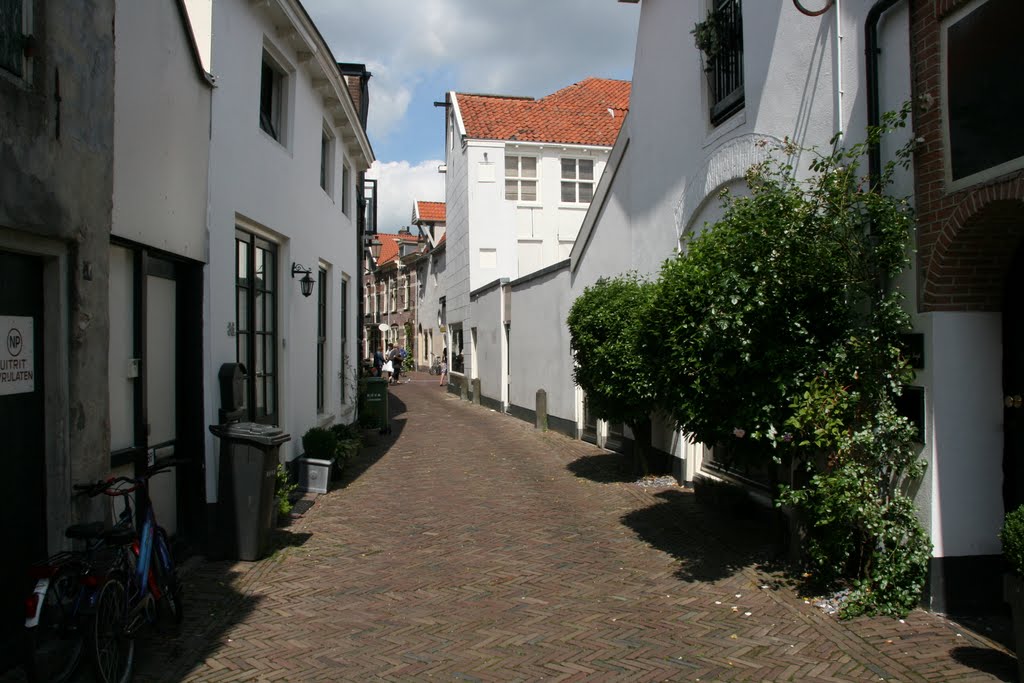 Muurhuizen nabij de Langestraat, Amersfoort. by Carl030nl