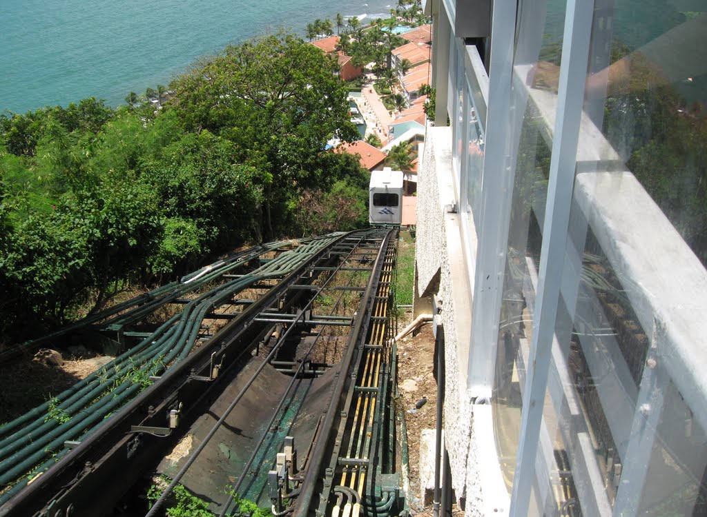 Funicular del hotel El Conquistador by bobpittman_ca