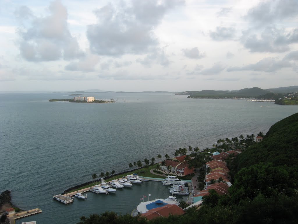 Vista de la Isleta Marina de Fajardo desde la ala Las Brisas del hotel El Conquistador by bobpittman_ca