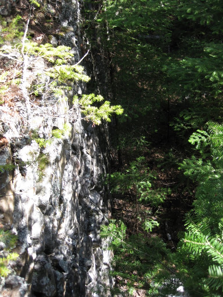 Foundation Wall Sideview at Cliff Mine by FearTheNoFear