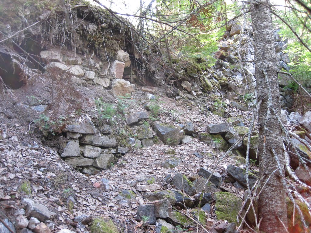 Another Pic of Walls/Foundation at Cliff Mine by FearTheNoFear