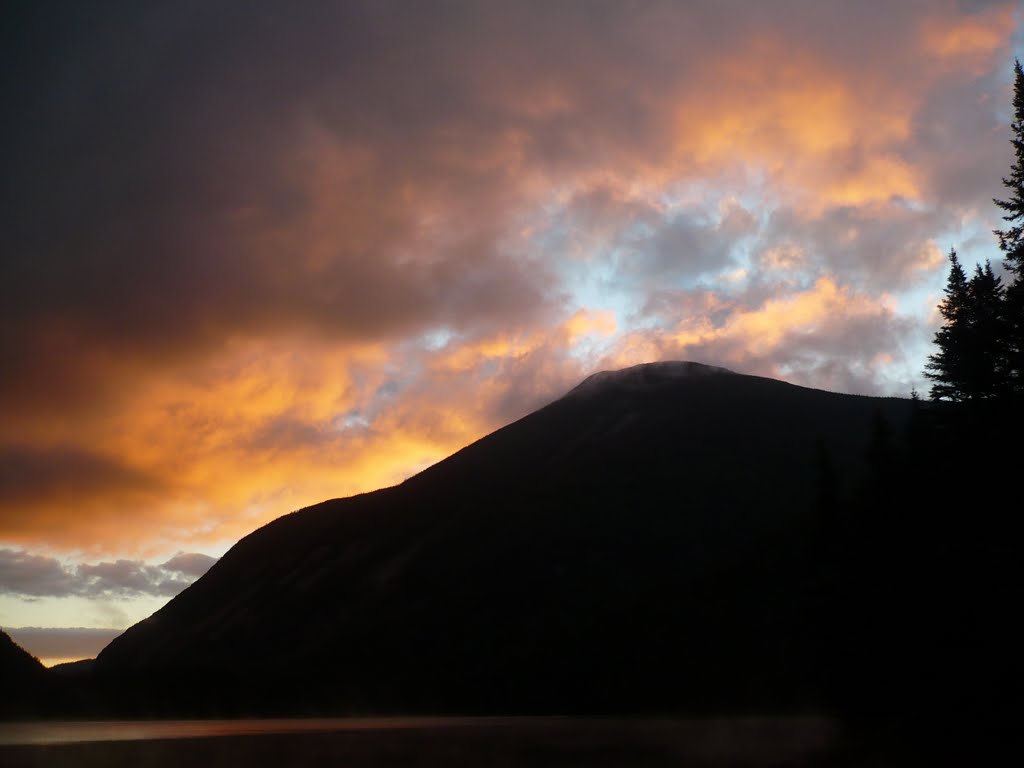 Dawn at Mount Colden by micdugan