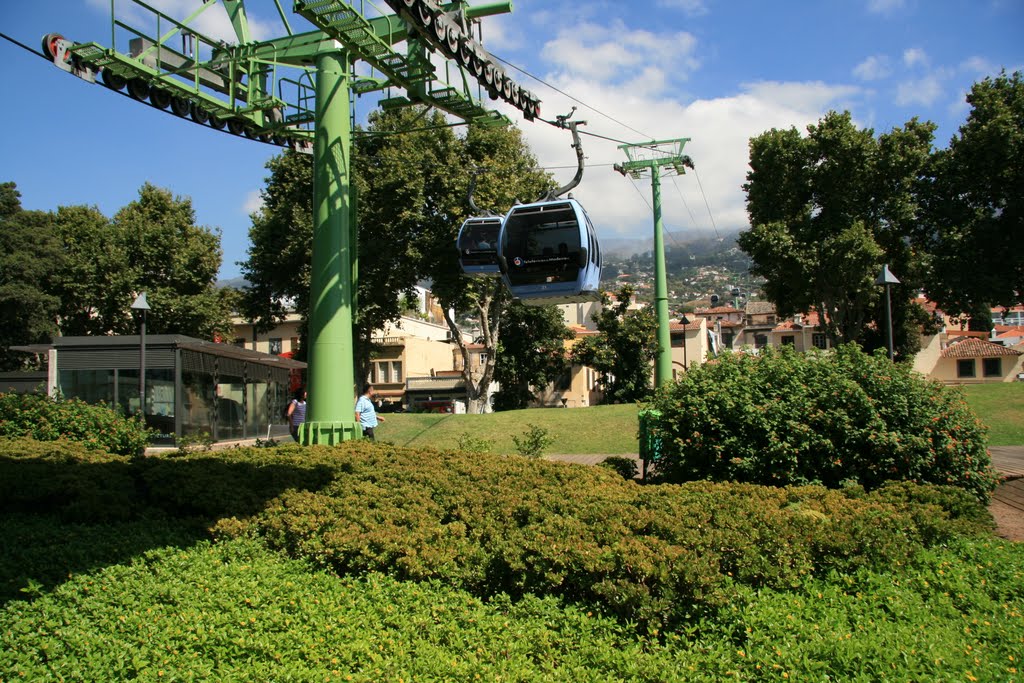 Gondelbahn nach Monte by ZiKlaus