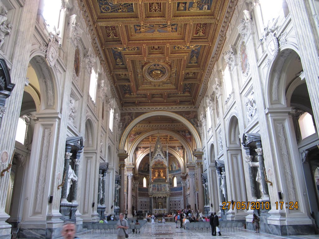 Interno Basilica Patriarcale San Giovanni in Laterano by Franco SMV