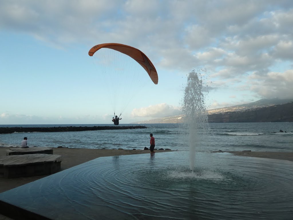 En parapente en el Puerto de la Cruz by Juanjo Soriano Garcí…