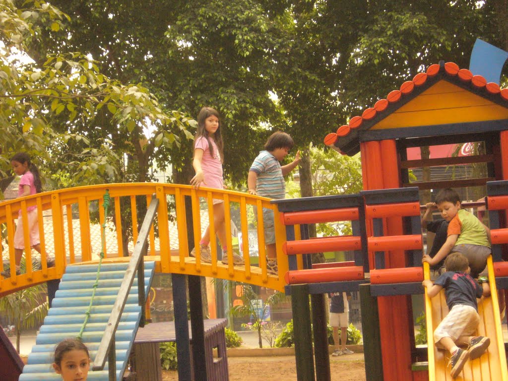 Plaza Tte. Fariña - Parque Infantil by Javier Martinez Cano