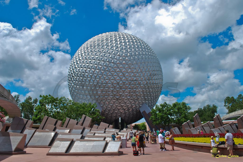 Epcot Center by CARLOS OSWALDO CORTE…