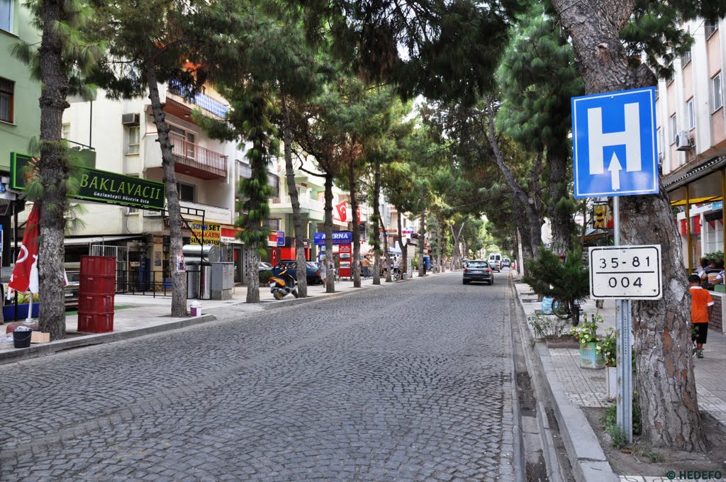 Dikili - Hauptdurchgangsstraße "Shd. Sami Akbulut Caddesi" by Henri der Fotomann