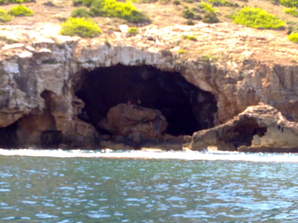 Cueva Tallada desde el mar by aculebras