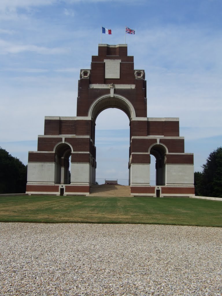 Thiépval British war memorial by bobmfaft