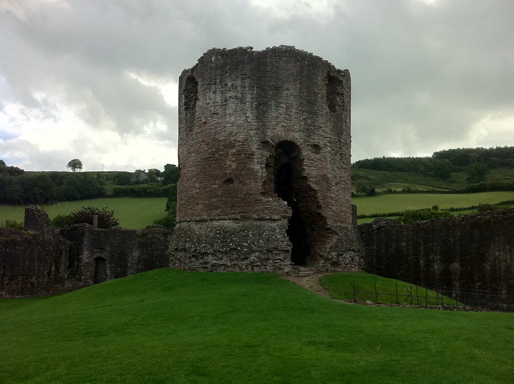 Llangattock-Vibon-Avel, UK by lordjonesIII