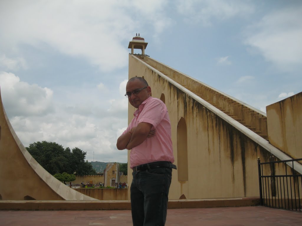 The chatri got a bit higher ...Jantar mantar, Jaipur by आशीष.मैठाणी