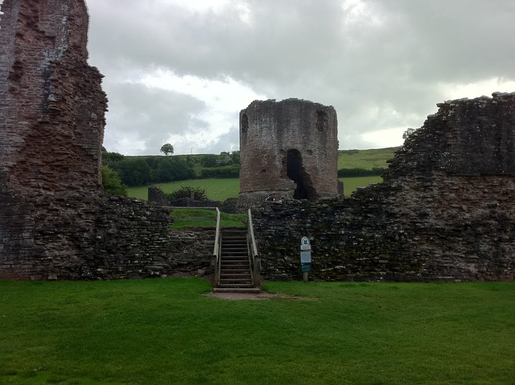 Llangattock-Vibon-Avel, UK by lordjonesIII