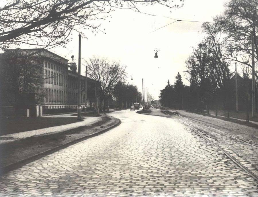 Wrocław-obecnie Aleja Karkonoska,widok na PR i TV W-w by Legniczanin