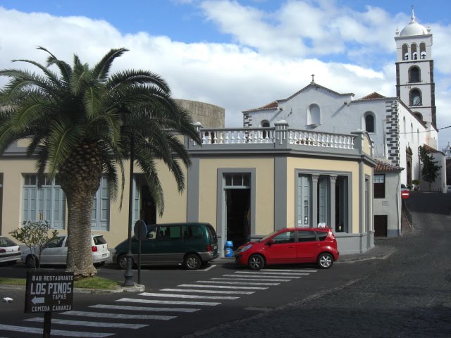 Ladeira e Igreja... by Carlos H. Silva de S…