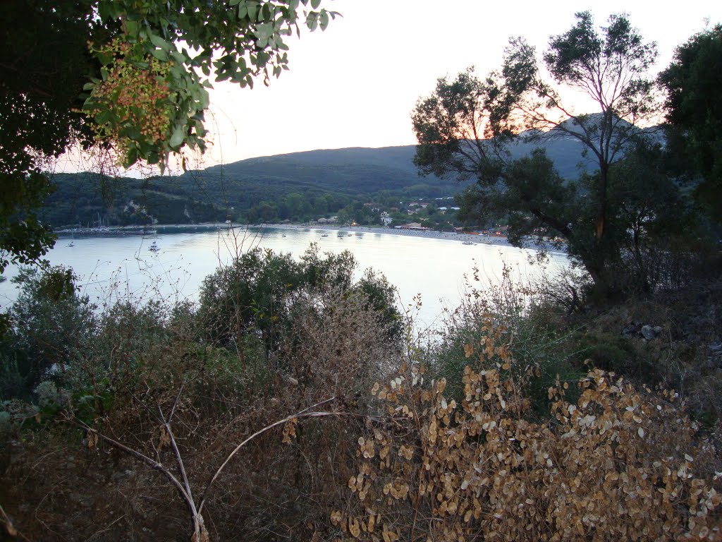 Η παραλία του βάλτου από το κάστρο της Πάργας by Pantelis B.