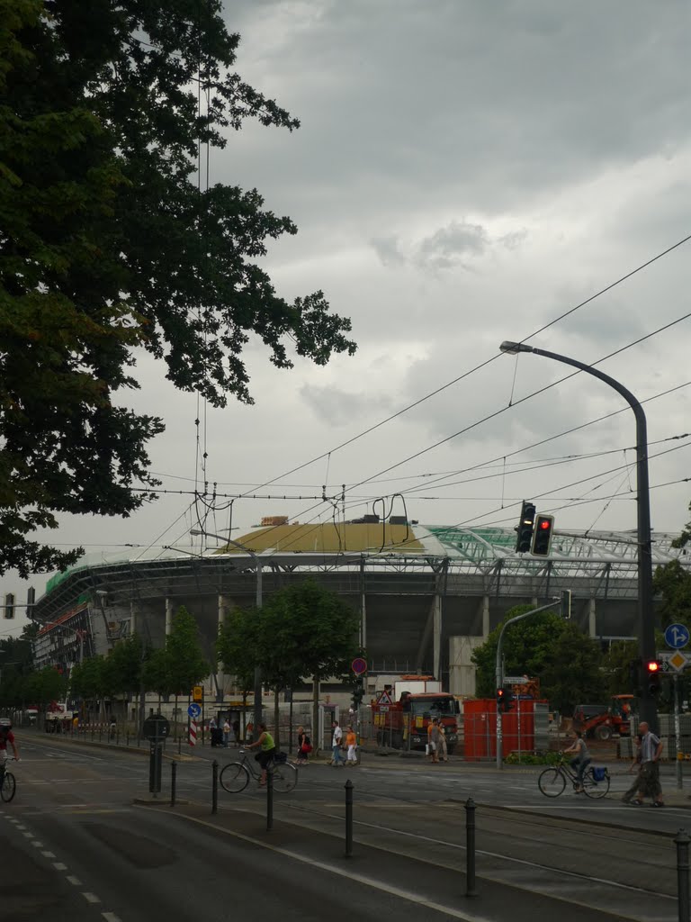 Dresden, Lennéstraße - Blick zum Rudolf-Harbig-Stadion (im Bau) by DDner