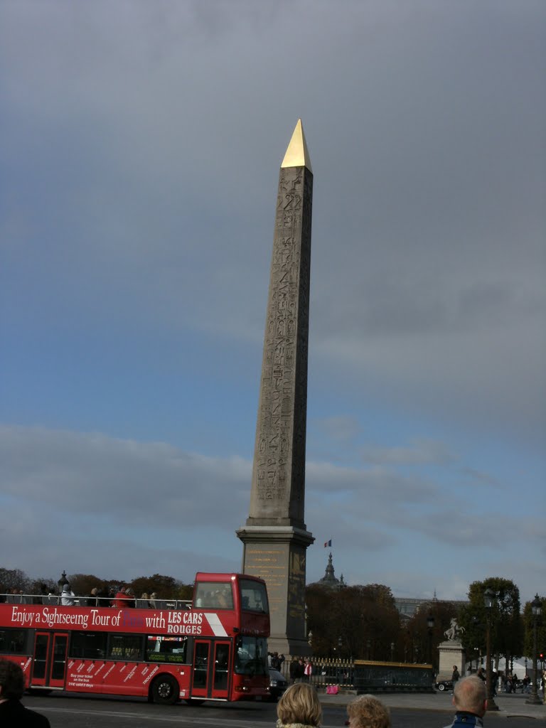 L'obélisque. Place de la Concorde by Hassène ALAYA