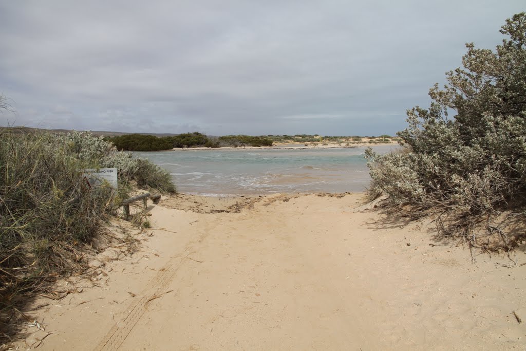 Entrance to Yardie Creek by Arno Commandeur