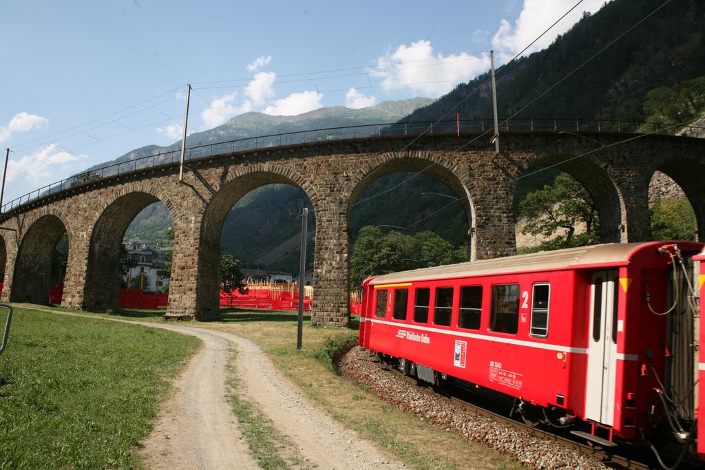 Viadotto Elicoidale di Brusio, Brusio, Grigioni, Svizzera by Hans Sterkendries