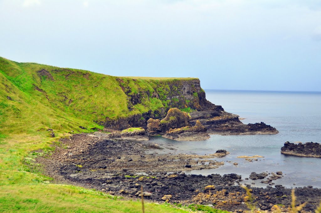 Giant's Causeway in Northern Ireland, UK. by Nicola e Pina Irland…