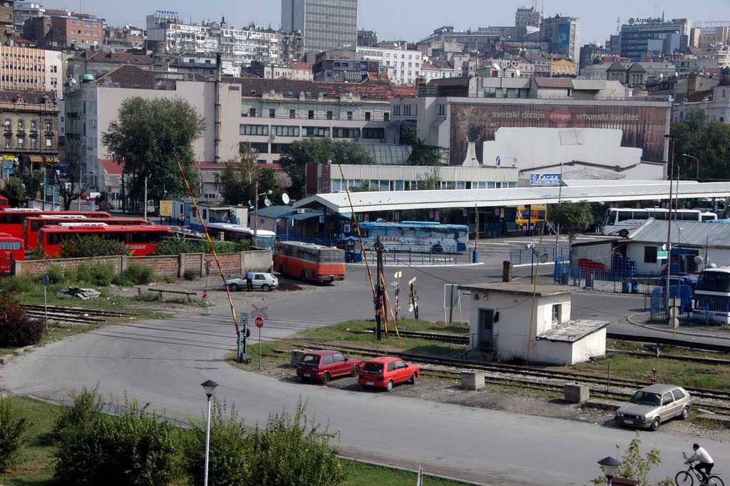 Rampa i kućica čuvara rampe by Teča sa Dunava