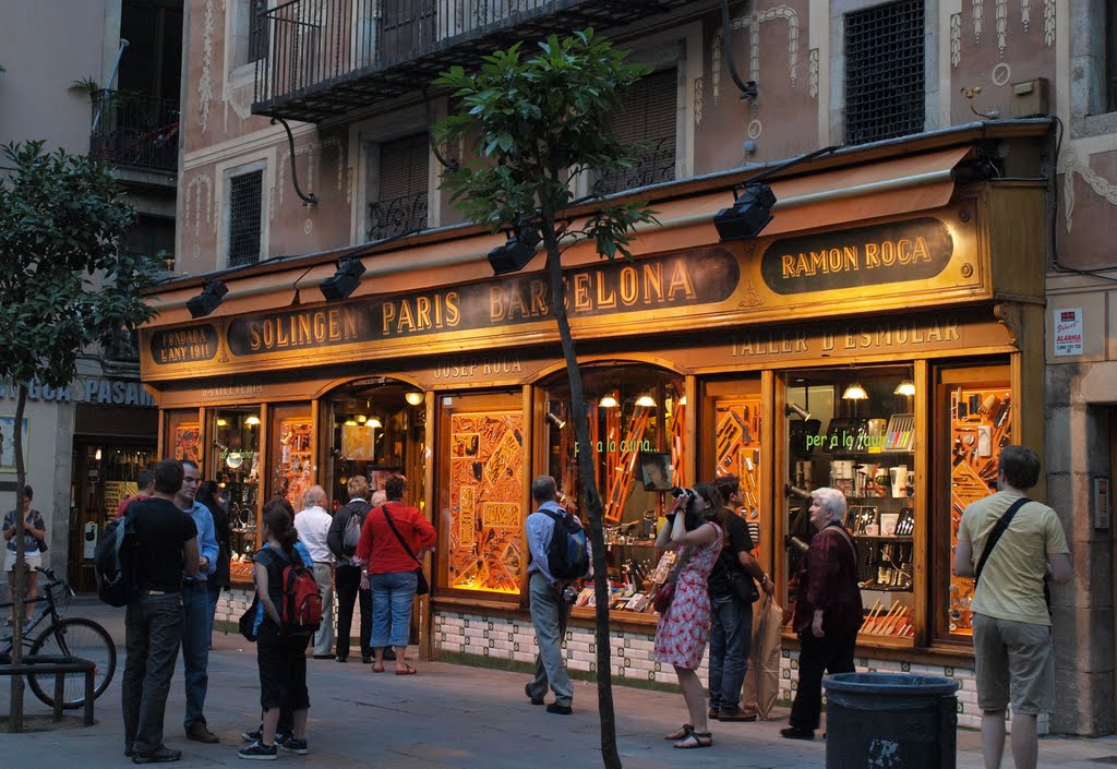 Cuchilleria/Ganivetería Josep Roca en la Plaça del Pí --- Desde 1911 by Otto Hans