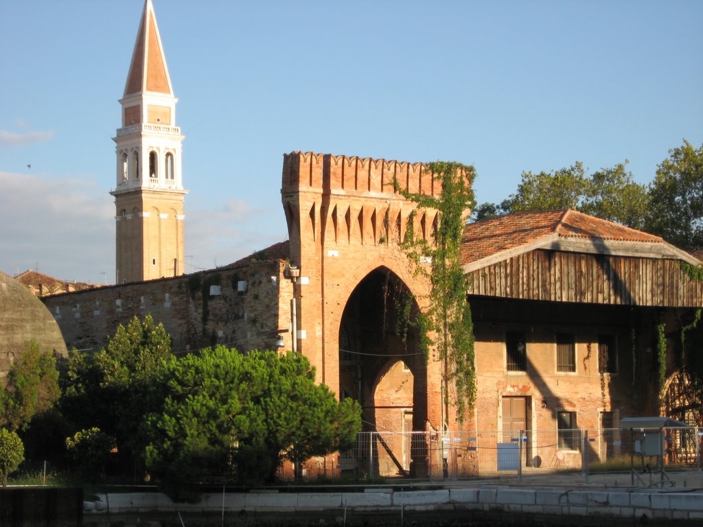 Arsenale di venezia - mattino by Enrico Fasolato