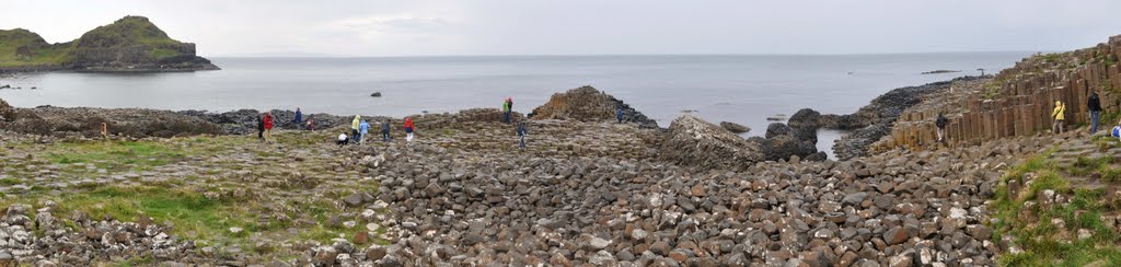 Giant's Causeway in Northern Ireland, UK. by Nicola e Pina Irland…