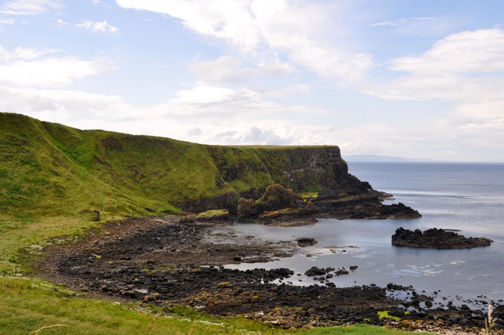 Giant's Causeway in Northern Ireland, UK. by Nicola e Pina Irland…