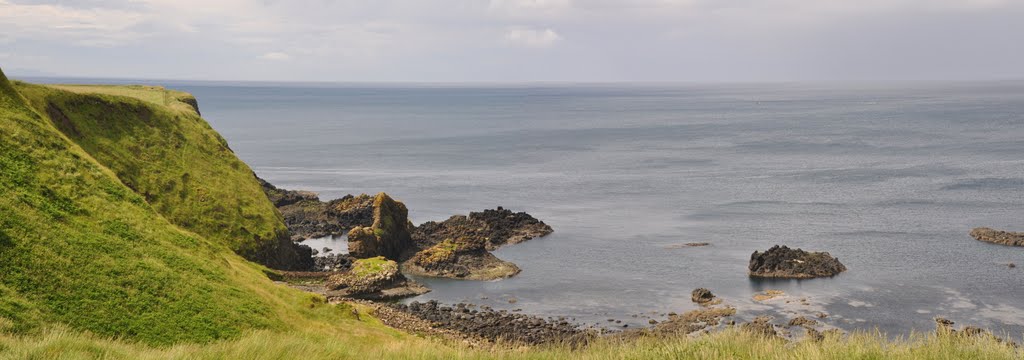 Giant's Causeway in Northern Ireland, UK. by Nicola e Pina Irland…