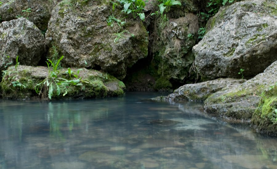 Nacimiento tradicional del Río Ebro en Fontibre, Comarca del Alto Campoo by Juan García Herráiz