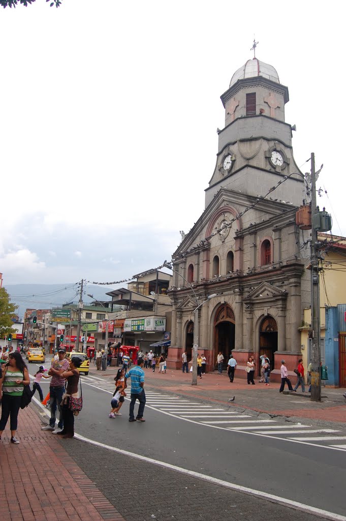 Iglesia de Itagui by Leonardo Zapata