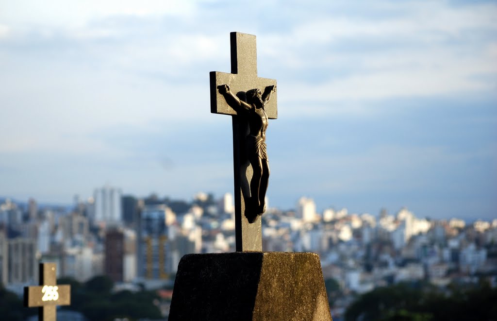 Cemitério do Bonfim by Leo Aureliano