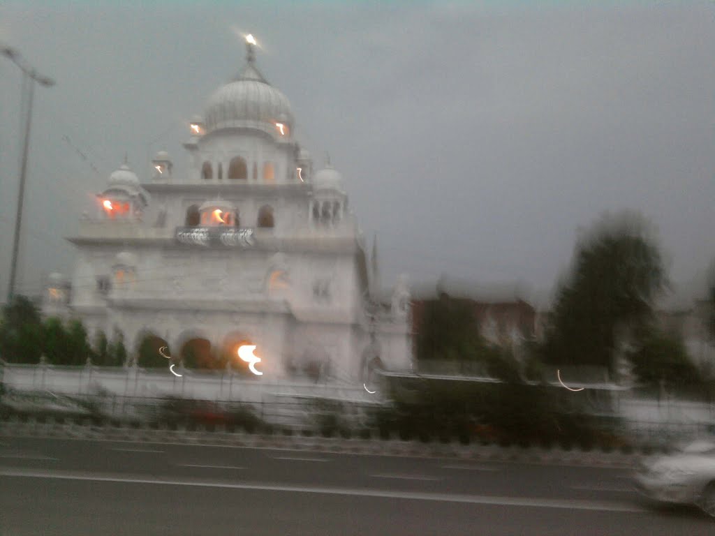 Gurudwara at moti Bagh by suchitaxaxa