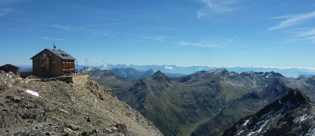 Rifugio Plan Zwickauer Hütte by iurim