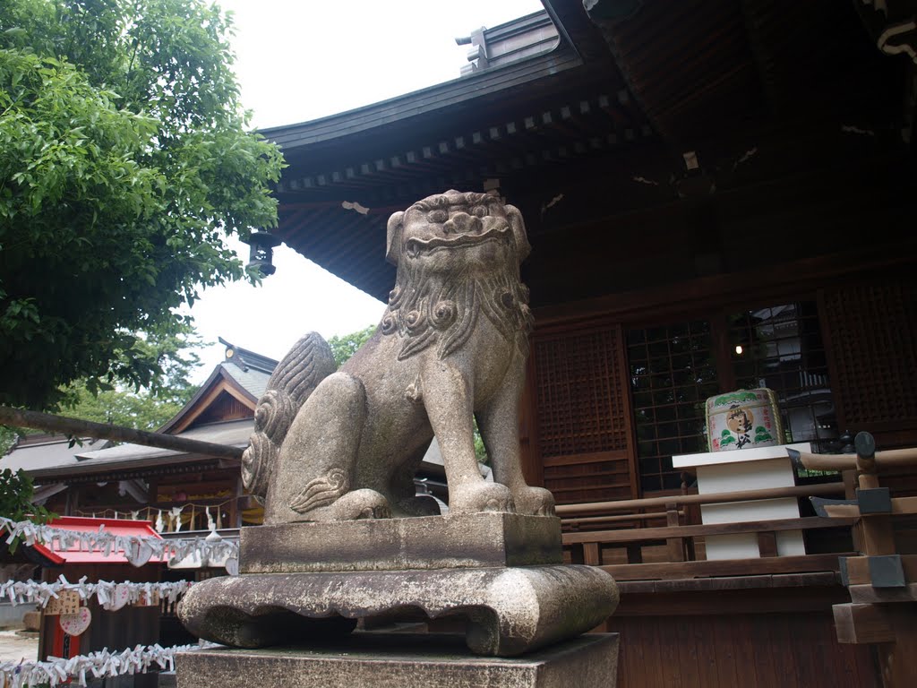 A Statue of Yasaka Shrine by inomusay