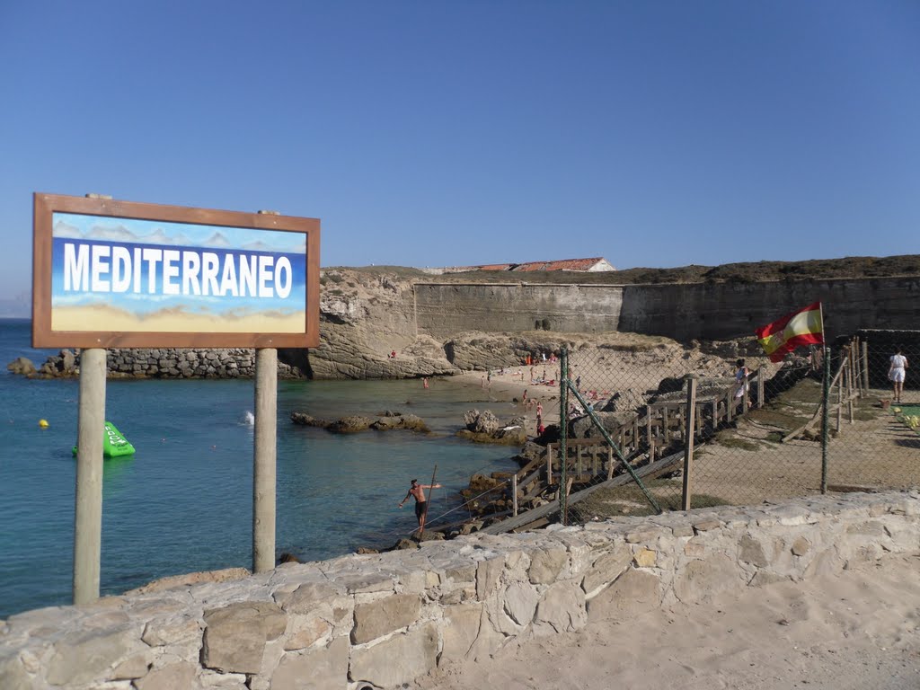 TARIFA - "Città più a sud d'Europa". Spartiacque tra Atlantico e Mediterraneo presso l'Isla de la Palomas. Spiaggia nel Mediterraneo. by ferdonio