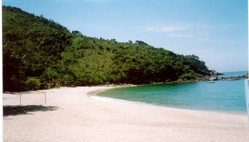 Contornando Ilhabela - Nas areias da Praia de Indaiaúba by Augusto de Carvalho