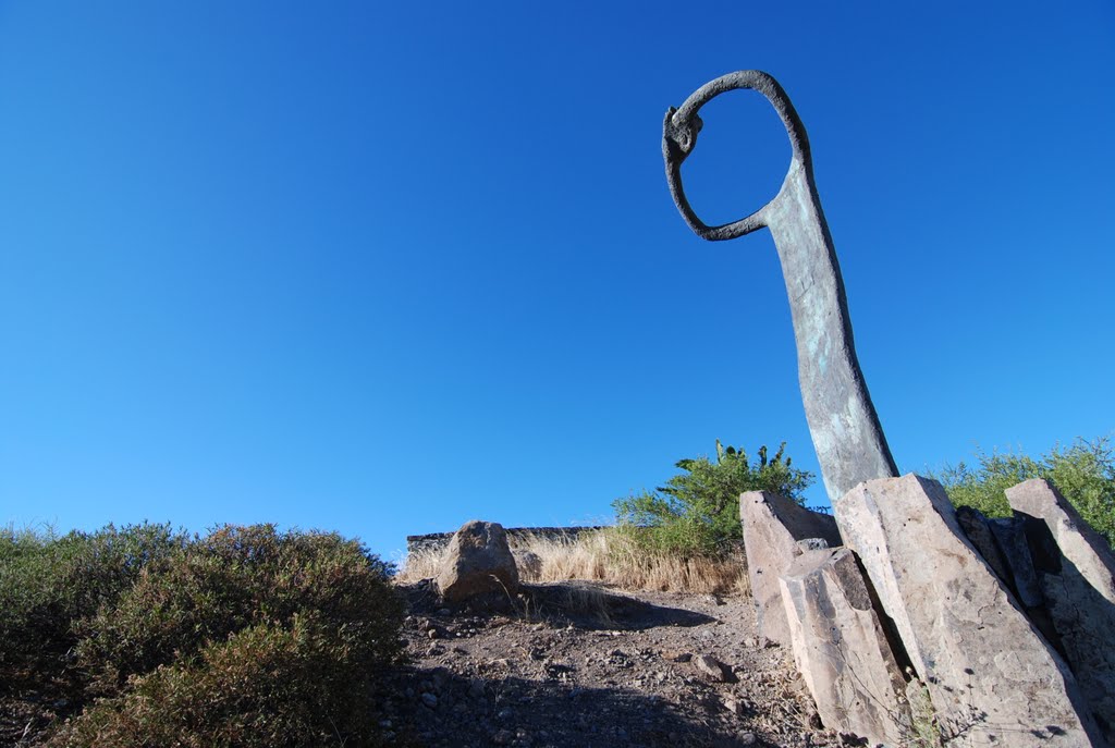 Monumento al Silbido Gomero,,,,jiii..juuuu...jooiiii...jooouuii..... by Carlos Pérez