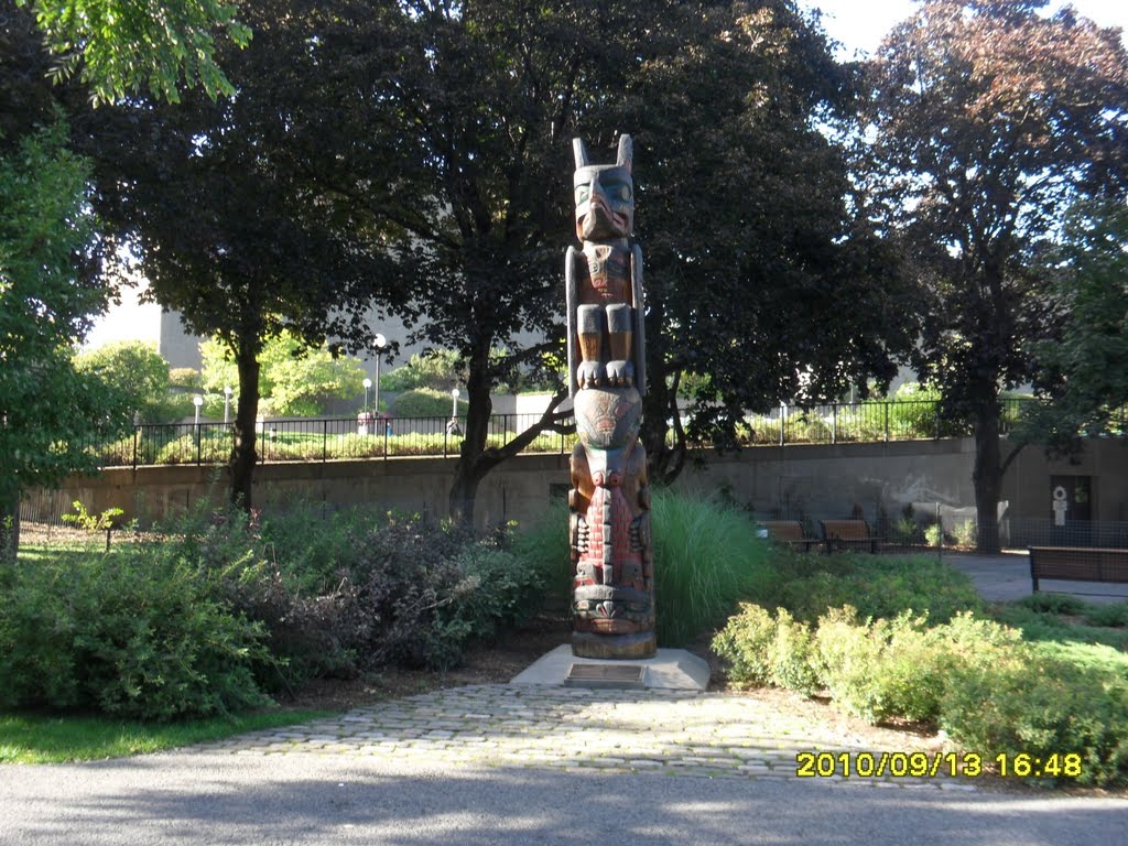 Kwakiutl Totem by Victor Matthews