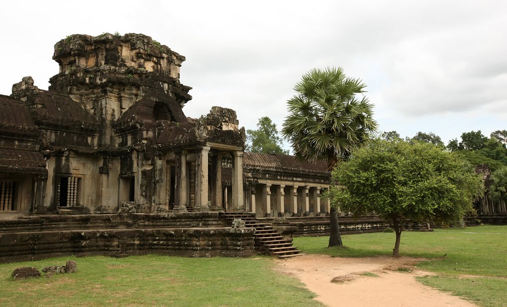 Angkor Wat, Cambodia by Hakimko