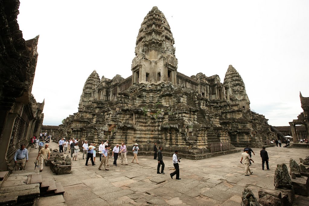 Angkor Wat, Cambodia by Hakimko