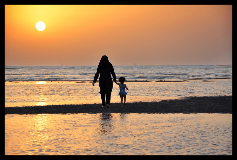 Sunset on the Beach (Bushehr,Iran) by Khosrow Eznir(خسرو ا…