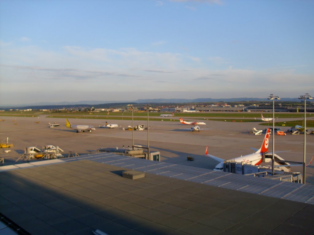 Panorama auf Bernhausen und auf den Flughafen by fcstpauligab